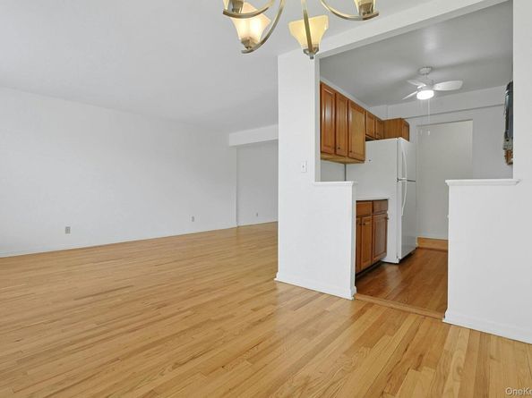 1 Oakridge Place 2k, Eastchester NY 10709
