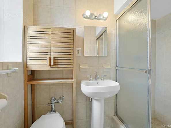 1 Oakridge Place 2k, Eastchester NY 10709