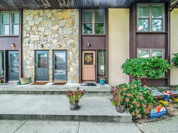 11 Poplar Court