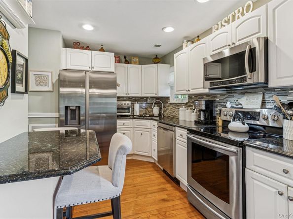 22 Huntington Commons, Yaphank NY 11980
