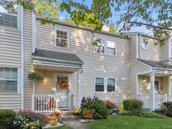 22 Huntington Commons, Yaphank NY 11980