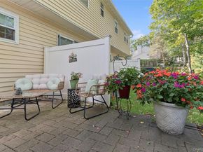 22 Huntington Commons, Yaphank NY 11980
