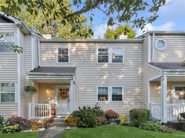 22 Huntington Commons, Yaphank NY 11980