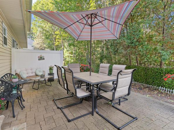 22 Huntington Commons, Yaphank NY 11980