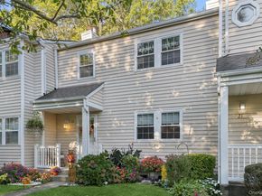22 Huntington Commons, Yaphank NY 11980