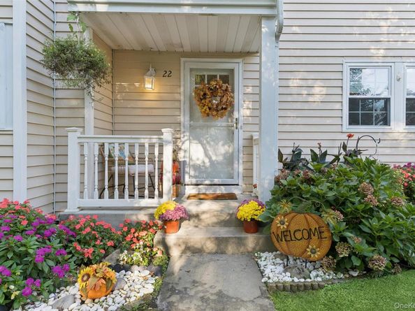 22 Huntington Commons, Yaphank NY 11980