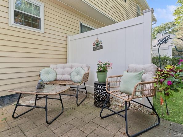 22 Huntington Commons, Yaphank NY 11980