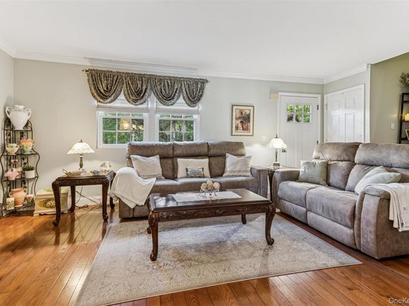 22 Huntington Commons, Yaphank NY 11980