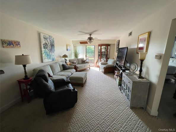 107 Mariners Way, Copiague NY 11726