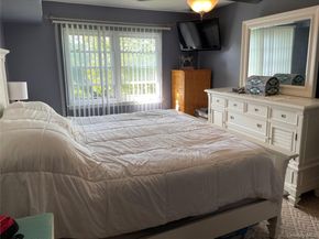 107 Mariners Way, Copiague NY 11726