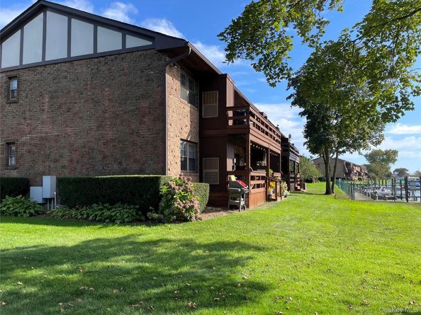 107 Mariners Way, Copiague NY 11726
