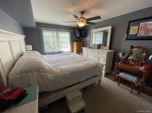 107 Mariners Way, Copiague NY 11726