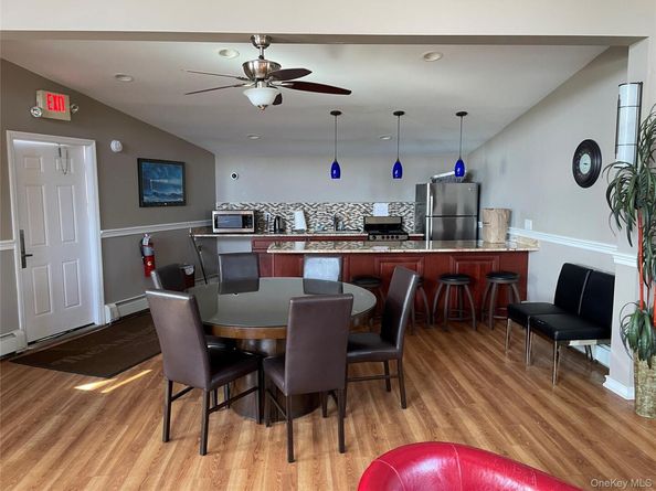 107 Mariners Way, Copiague NY 11726