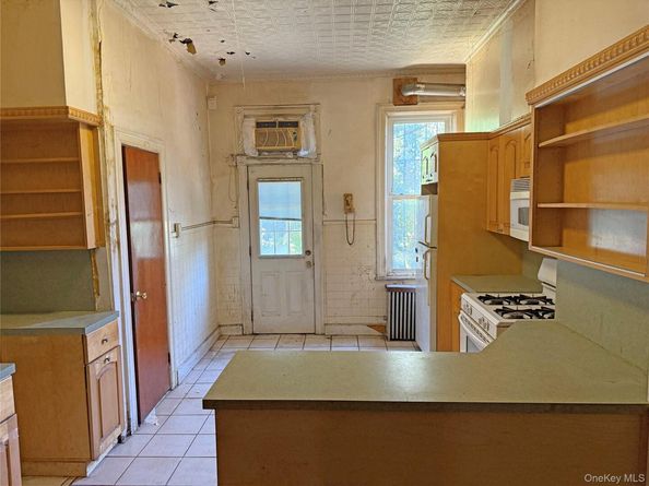 68-09 60th Street, Ridgewood NY 11385