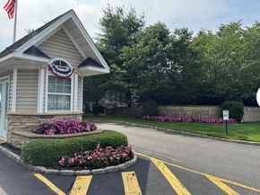 19 Virginia Pine Lane, Bay Shore NY 11706
