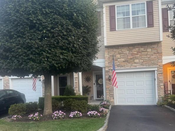 19 Virginia Pine Lane, Bay Shore NY 11706