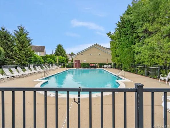 19 Virginia Pine Lane, Bay Shore NY 11706