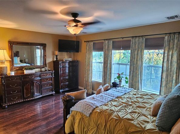 19 Virginia Pine Lane, Bay Shore NY 11706