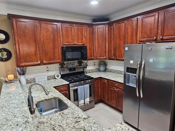 19 Virginia Pine Lane, Bay Shore NY 11706