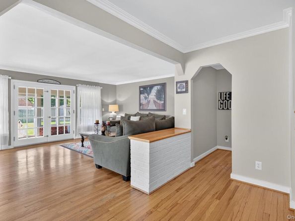 36 Hemlock Lane, Bay Shore NY 11706