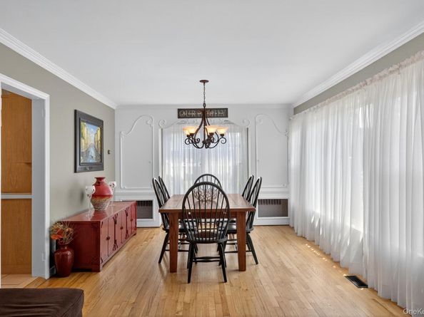 36 Hemlock Lane, Bay Shore NY 11706