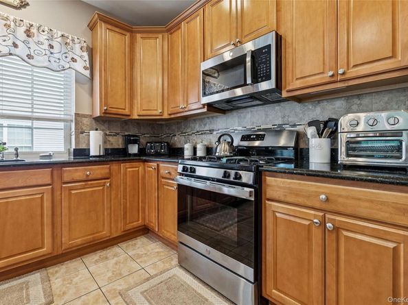 25 Louden Loop, Mount Sinai NY 11766