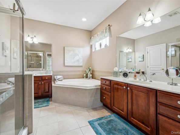 25 Louden Loop, Mount Sinai NY 11766