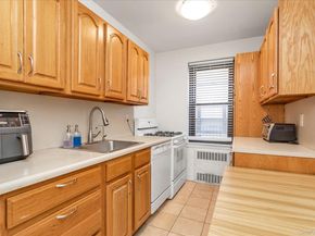 320 Atlantic Avenue D2, East Rockaway NY 11518