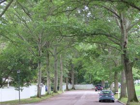 19 Foothill Lane, Dix Hills NY 11746