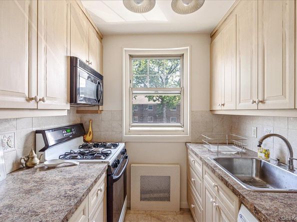 61-25 255th Street 980, Little Neck NY 11362