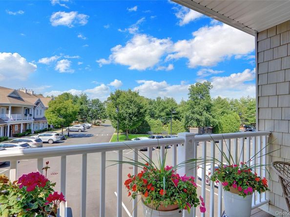 16 Della Drive, West Babylon NY 11704