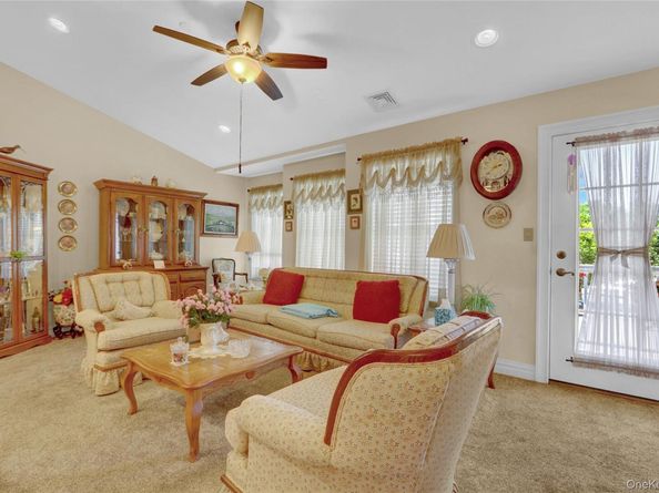 16 Della Drive, West Babylon NY 11704