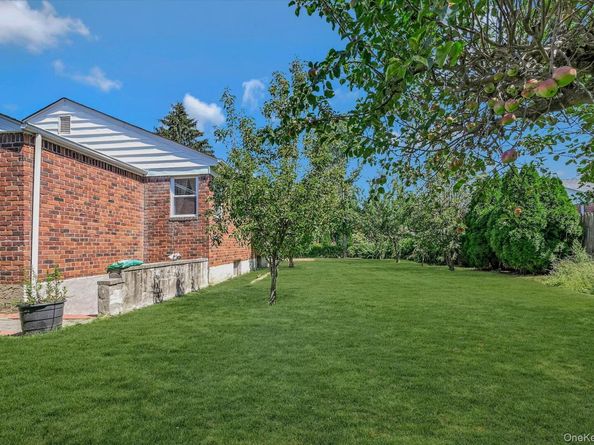 1270 Pulaski Road, East Northport NY 11731