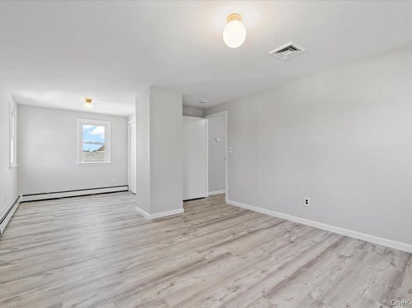 10 Dart Street, East Rockaway NY 11518