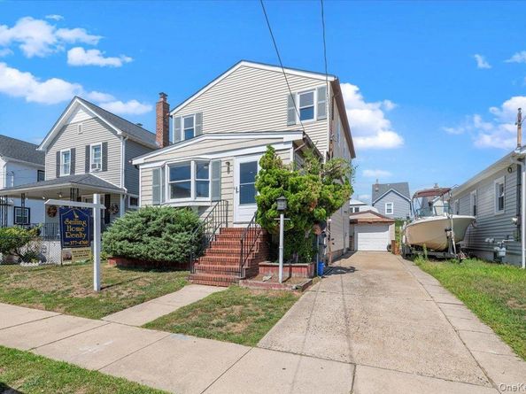 10 Dart Street, East Rockaway NY 11518