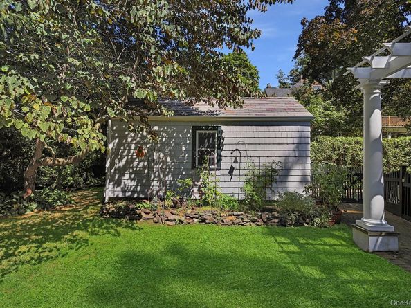 7 Reid Avenue, Port Washington NY 11050