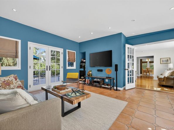 7 Reid Avenue, Port Washington NY 11050