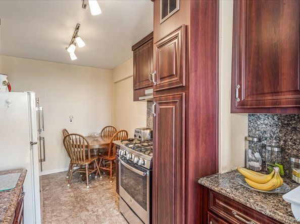 151-05 Cross Island Parkway 6C, Whitestone NY 11357