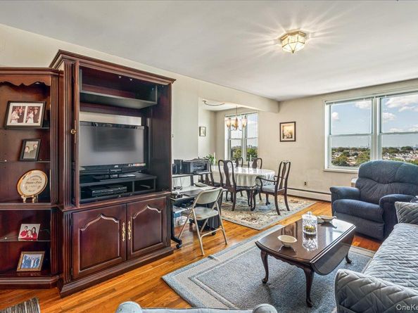 151-05 Cross Island Parkway 6C, Whitestone NY 11357