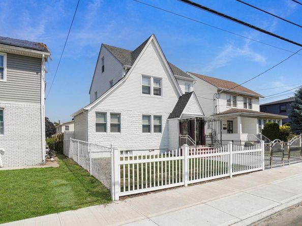 192-23 116th Road, Saint Albans NY 11412