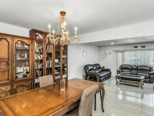 58 Pasadena Drive, Plainview NY 11803