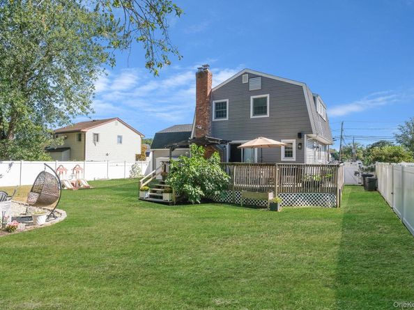 41 Hy Place, Lake Grove NY 11755