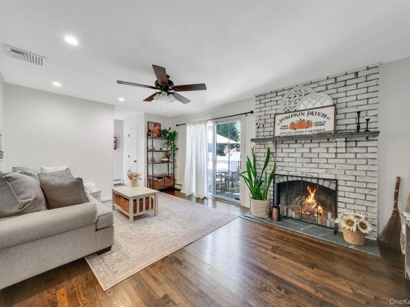 41 Hy Place, Lake Grove NY 11755