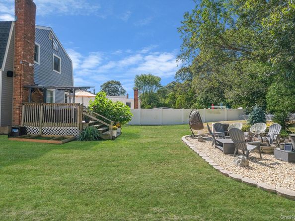 41 Hy Place, Lake Grove NY 11755