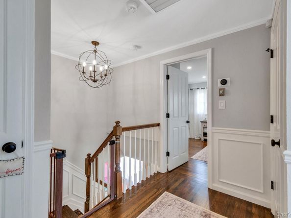 41 Hy Place, Lake Grove NY 11755