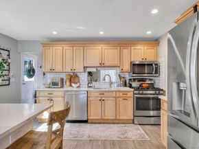 41 Hy Place, Lake Grove NY 11755