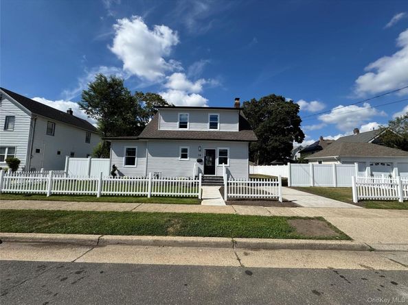 16 Garfield Place, Hempstead NY 11550
