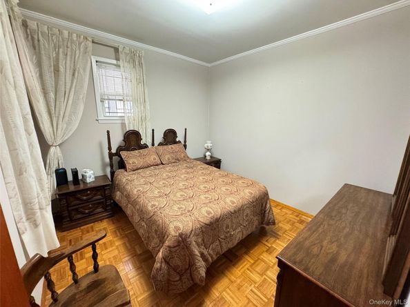 2590 37th Street, Astoria NY 11103