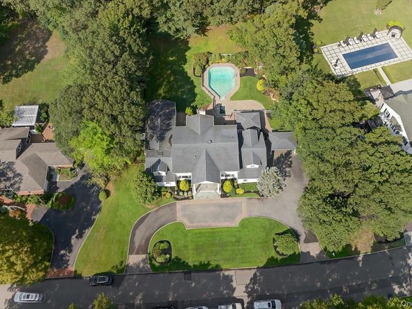 182 Yukon Drive, Woodbury NY 11797