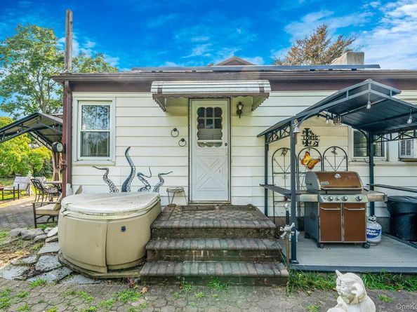 30 Oakdale Avenue, Central Islip NY 11722